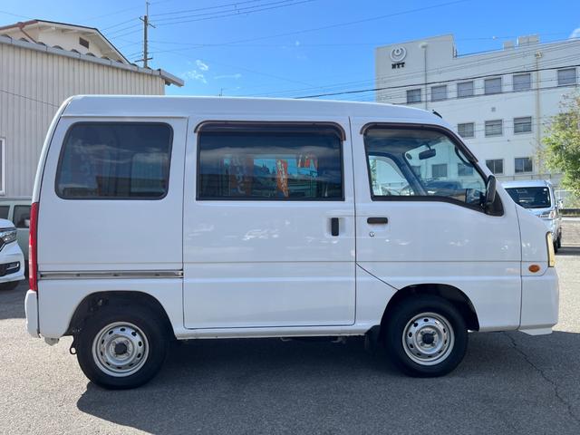 サンバーバン トランスポーター　キーレス　両側スライドドア　ヘッドライトレベライザー　パワーモード　サイドバイザー　カップホルダー　マット（13枚目）