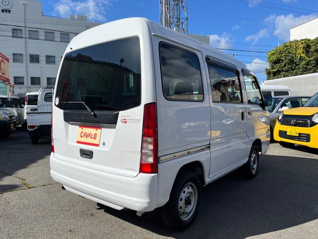 サンバーバン トランスポーター　キーレス　両側スライドドア　ヘッドライトレベライザー　パワーモード　サイドバイザー　カップホルダー　マット（17枚目）