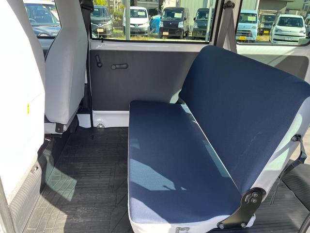 サンバーバン トランスポーター　キーレス　両側スライドドア　ヘッドライトレベライザー　パワーモード　サイドバイザー　カップホルダー　マット（22枚目）