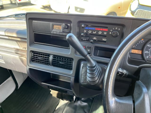 サンバーバン トランスポーター　キーレス　両側スライドドア　ヘッドライトレベライザー　パワーモード　サイドバイザー　カップホルダー　マット（27枚目）