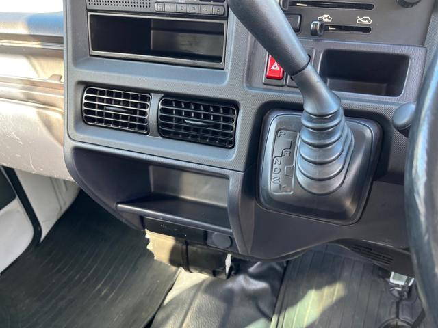 サンバーバン トランスポーター　キーレス　両側スライドドア　ヘッドライトレベライザー　パワーモード　サイドバイザー　カップホルダー　マット（28枚目）