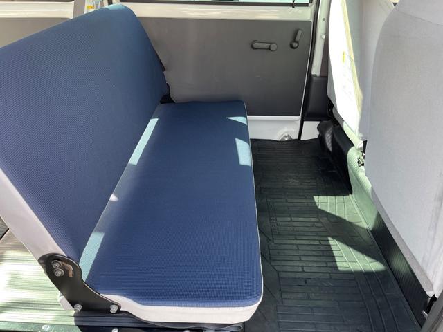 サンバーバン トランスポーター　キーレス　両側スライドドア　ヘッドライトレベライザー　パワーモード　サイドバイザー　カップホルダー　マット（39枚目）