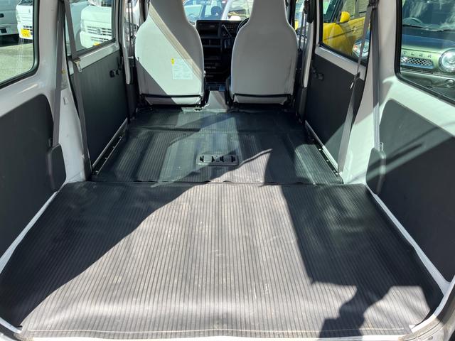 サンバーバン トランスポーター　キーレス　両側スライドドア　ヘッドライトレベライザー　パワーモード　サイドバイザー　カップホルダー　マット（41枚目）