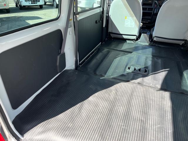 サンバーバン トランスポーター　キーレス　両側スライドドア　ヘッドライトレベライザー　パワーモード　サイドバイザー　カップホルダー　マット（42枚目）
