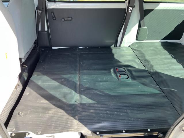 サンバーバン トランスポーター　キーレス　両側スライドドア　ヘッドライトレベライザー　パワーモード　サイドバイザー　カップホルダー　マット（46枚目）