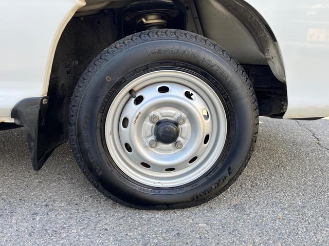 サンバーバン トランスポーター　キーレス　両側スライドドア　ヘッドライトレベライザー　パワーモード　サイドバイザー　カップホルダー　マット（53枚目）