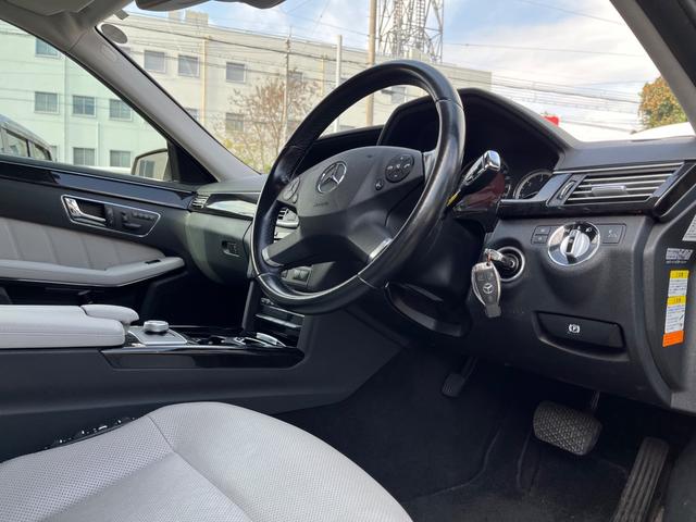 Eクラスステーションワゴン E350ブルテックステーションワゴンアバンG ディーゼルターボ サンルーフ 純正ナビ バックモニター キーレス ETC HIDライト 本革シート 革巻きステアリング 電動リアゲート ルーフレール(21枚目)