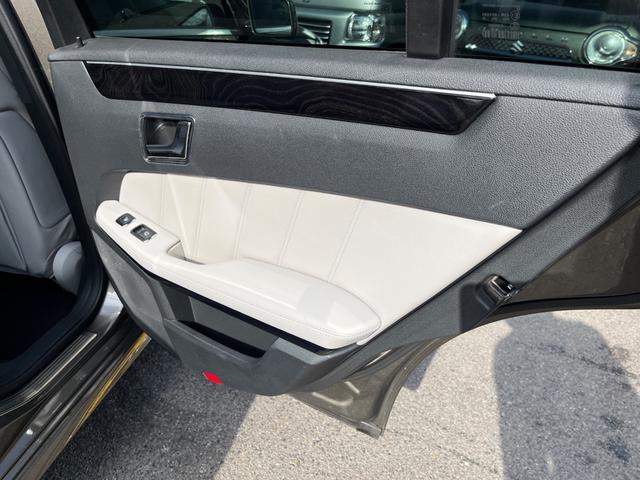 Eクラスステーションワゴン E350ブルテックステーションワゴンアバンG ディーゼルターボ サンルーフ 純正ナビ バックモニター キーレス ETC HIDライト 本革シート 革巻きステアリング 電動リアゲート ルーフレール(38枚目)