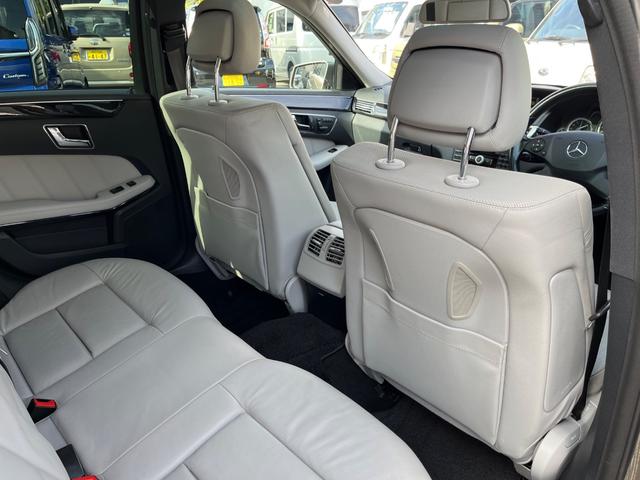 Eクラスステーションワゴン E350ブルテックステーションワゴンアバンG ディーゼルターボ サンルーフ 純正ナビ バックモニター キーレス ETC HIDライト 本革シート 革巻きステアリング 電動リアゲート ルーフレール(39枚目)