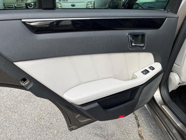 Eクラスステーションワゴン E350ブルテックステーションワゴンアバンG ディーゼルターボ サンルーフ 純正ナビ バックモニター キーレス ETC HIDライト 本革シート 革巻きステアリング 電動リアゲート ルーフレール(51枚目)