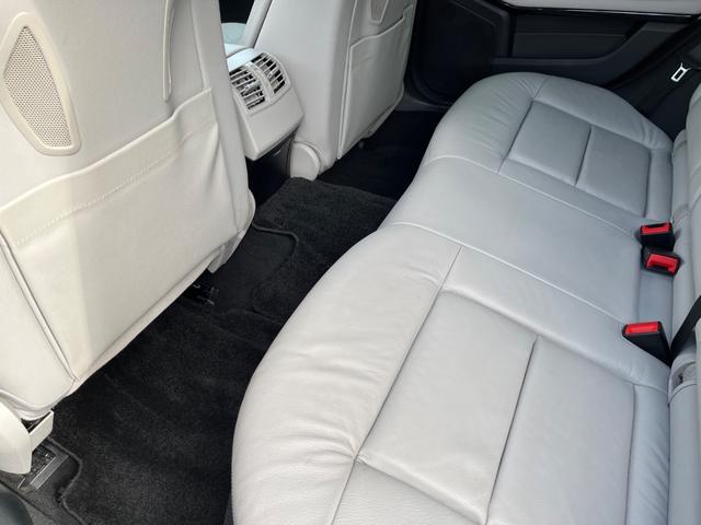 Eクラスステーションワゴン E350ブルテックステーションワゴンアバンG ディーゼルターボ サンルーフ 純正ナビ バックモニター キーレス ETC HIDライト 本革シート 革巻きステアリング 電動リアゲート ルーフレール(52枚目)