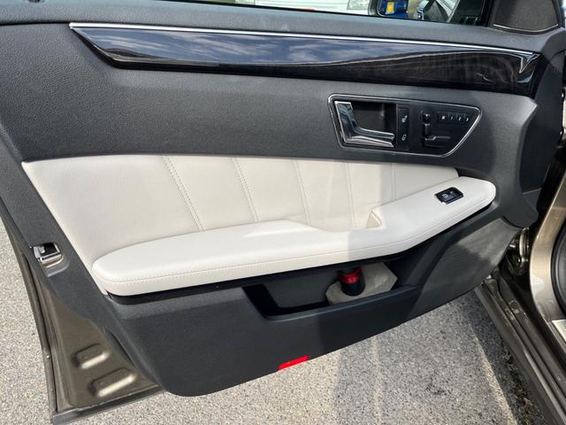 Eクラスステーションワゴン E350ブルテックステーションワゴンアバンG ディーゼルターボ サンルーフ 純正ナビ バックモニター キーレス ETC HIDライト 本革シート 革巻きステアリング 電動リアゲート ルーフレール(53枚目)