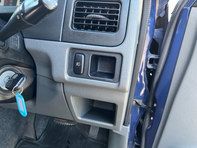 パジェロミニ Ｖ　４ＷＤ　ターボモデル　キーレス　フォグ　背面タイヤ　社外ＣＤオーディオ　純正１５ＡＷ　サイドバイザー　マット（31枚目）