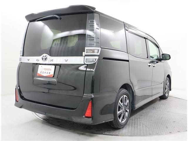 ヴォクシー ＺＳ　煌ＩＩＩ　フルセグ　メモリーナビ　ＤＶＤ再生　ミュージックプレイヤー接続可　バックカメラ　衝突被害軽減システム　ＥＴＣ　両側電動スライド　ＬＥＤヘッドランプ　ウオークスルー　乗車定員７人　３列シート　フルエアロ（4枚目）