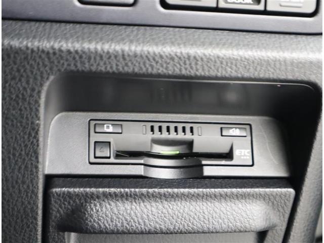 ノア Ｓｉ　フルセグ　メモリーナビ　ＤＶＤ再生　ミュージックプレイヤー接続可　バックカメラ　衝突被害軽減システム　ＥＴＣ　両側電動スライド　ＬＥＤヘッドランプ　ウオークスルー　乗車定員７人　３列シート　フルエアロ（10枚目）