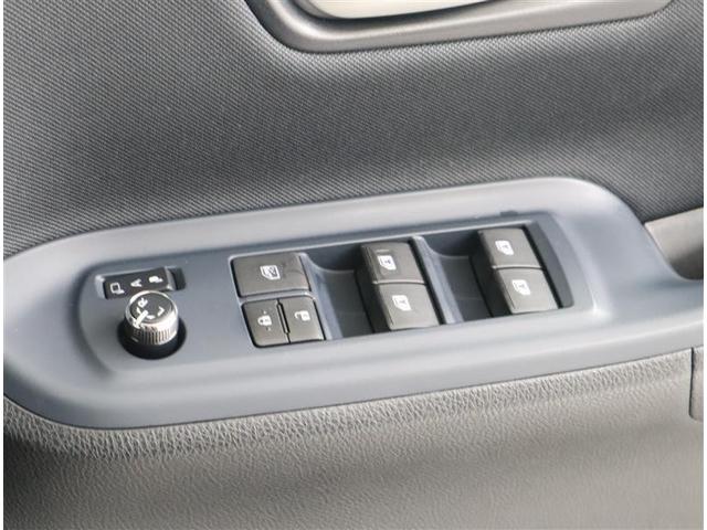 ノア Ｓｉ　フルセグ　メモリーナビ　ＤＶＤ再生　ミュージックプレイヤー接続可　バックカメラ　衝突被害軽減システム　ＥＴＣ　両側電動スライド　ＬＥＤヘッドランプ　ウオークスルー　乗車定員７人　３列シート　フルエアロ（16枚目）