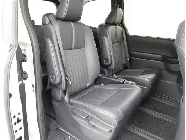 ノア Ｚ　フルセグ　メモリーナビ　ＤＶＤ再生　ミュージックプレイヤー接続可　後席モニター　バックカメラ　衝突被害軽減システム　ＥＴＣ　両側電動スライド　ＬＥＤヘッドランプ　乗車定員７人　３列シート　ワンオーナー（6枚目）