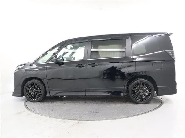 ヴォクシー Ｓ－Ｚ　フルセグ　メモリーナビ　ＤＶＤ再生　ミュージックプレイヤー接続可　バックカメラ　衝突被害軽減システム　ＥＴＣ　両側電動スライド　ＬＥＤヘッドランプ　乗車定員７人　３列シート　ワンオーナー　フルエアロ（3枚目）