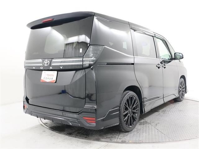 ヴォクシー Ｓ－Ｚ　フルセグ　メモリーナビ　ＤＶＤ再生　ミュージックプレイヤー接続可　バックカメラ　衝突被害軽減システム　ＥＴＣ　両側電動スライド　ＬＥＤヘッドランプ　乗車定員７人　３列シート　ワンオーナー　フルエアロ（4枚目）