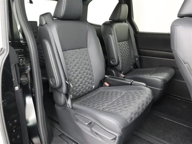 ヴォクシー Ｓ－Ｚ　フルセグ　メモリーナビ　ＤＶＤ再生　ミュージックプレイヤー接続可　バックカメラ　衝突被害軽減システム　ＥＴＣ　両側電動スライド　ＬＥＤヘッドランプ　乗車定員７人　３列シート　ワンオーナー　フルエアロ（6枚目）