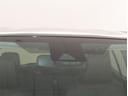 ミニ波レーダーと単眼カメラで先行車を認識し、車速に応じた車間距離を保ちながら追従走行を支援します。