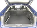 奥行きたっぷりのトランクです。リヤシートは左右別々に前倒しが出来るので、乗車人数や荷物の量に合わせたアレンジが可能です。