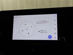 �̿���ǽ��ɸ����ܤ�����ʤΥǥ����ץ쥤�����ǥ�������ܡ���������Υ��ޡ��ȥե������³���ƥʥӥ��ץ��ɽ�������뤳�Ȥ��Ǥ��ޤ��� 6