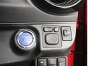 【スマートキー】を車の中に持ち込んでブレーキを踏みボタンを押すだけでエンジンスタート!