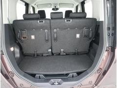 リヤシートを格納するとスペースアップが可能です。荷物も広々と置けて大変使いやすいです。 5