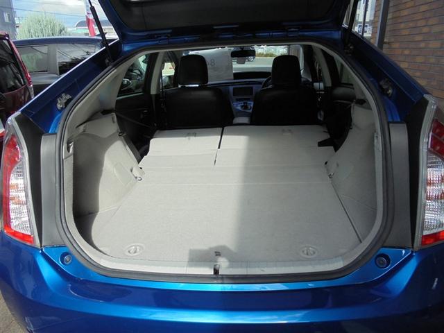 プリウス Ｓマイコーデ　メモリーナビ　ワンセグＴＶ　ミュージックプレイヤー接続可　バックカメラ　ＥＴＣ　ＨＩＤヘッドライト　記録簿　スマートキー　デュアルエアバッグ　レザーシート　アルミホイール（9枚目）