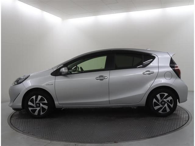 アクア Ｓスタイルブラック　衝突軽減ブレーキ　ＣＤ再生　ミュージックプレイヤー接続可　スマートキー　車線逸脱警報　ペダル踏み間違い急発進抑制装置　ＥＴＣ　ＬＥＤヘッドランプ　オートマチックハイビーム　デュアルエアバッグ（4枚目）