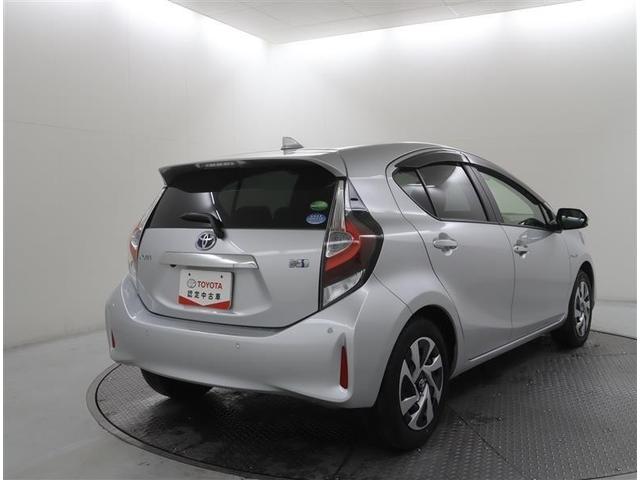 アクア Ｓスタイルブラック　衝突軽減ブレーキ　ＣＤ再生　ミュージックプレイヤー接続可　スマートキー　車線逸脱警報　ペダル踏み間違い急発進抑制装置　ＥＴＣ　ＬＥＤヘッドランプ　オートマチックハイビーム　デュアルエアバッグ（5枚目）