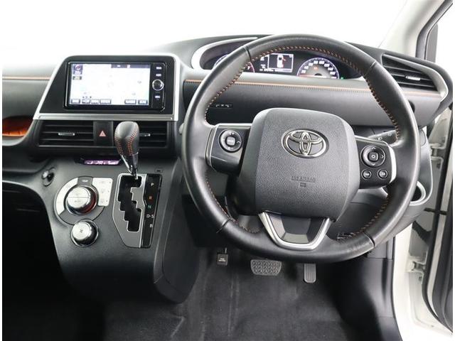 ����������܂Ƃ܂������̂���C���p�l�B�e����X�C�b�`�Ȃǂ��g���₷���ʒu�ɔz�u����Ă��܂���B