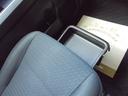 ☆助手席下にも収納スペースがあります♪