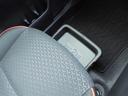 ☆助手席シート下にも収納スペースがあって便利ですね♪