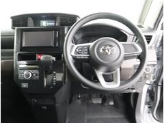 ☆シンプルながら機能性あふれる運転席周りです。　使いやすいスイッチ類の配置によりとても運転しやすいですよ。 2