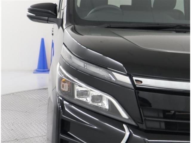ヴォクシー ＺＳ　フルセグ　メモリーナビ　ＤＶＤ再生　ミュージックプレイヤー接続可　バックカメラ　衝突被害軽減システム　ＥＴＣ　電動スライドドア　ＬＥＤヘッドランプ　ウオークスルー　乗車定員７人　３列シート　フルエアロ（33枚目）