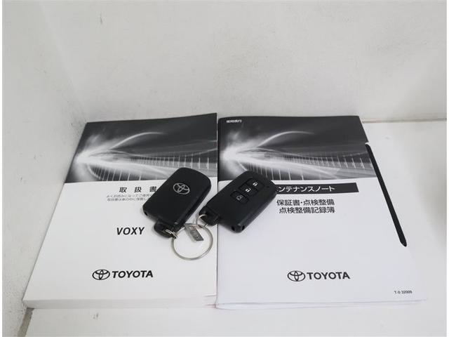 ヴォクシー ＺＳ　フルセグ　メモリーナビ　ＤＶＤ再生　ミュージックプレイヤー接続可　バックカメラ　衝突被害軽減システム　ＥＴＣ　電動スライドドア　ＬＥＤヘッドランプ　ウオークスルー　乗車定員７人　３列シート　フルエアロ（36枚目）