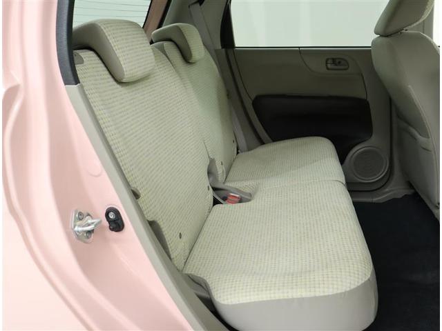 座り心地良好な後席です！　足元も広々としてます♪