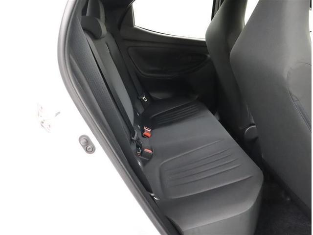 ヤリス Ｘ　ブラインドスポットモニター　バックカメラ　衝突被害軽減システム　ワンオーナー（8枚目）