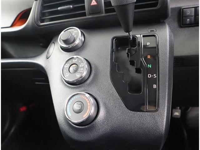 シエンタ Ｘ　フルセグ　メモリーナビ　ＤＶＤ再生　ミュージックプレイヤー接続可　バックカメラ　衝突被害軽減システム　ＥＴＣ　電動スライドドア　ウオークスルー　乗車定員７人　３列シート　ワンオーナー　記録簿（13枚目）