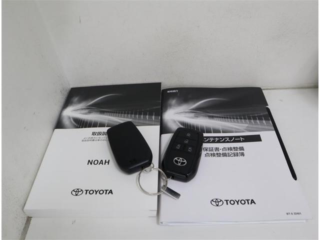 ノア ハイブリッドＺ　フルセグ　メモリーナビ　ＤＶＤ再生　ミュージックプレイヤー接続可　バックカメラ　衝突被害軽減システム　ＥＴＣ　両側電動スライド　ＬＥＤヘッドランプ　乗車定員７人　３列シート　ワンオーナー　記録簿（37枚目）
