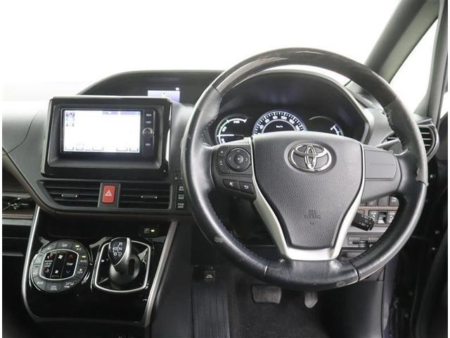 エスクァイア ハイブリッドＧｉ　フルセグ　メモリーナビ　ＤＶＤ再生　ミュージックプレイヤー接続可　後席モニター　バックカメラ　衝突被害軽減システム　ＥＴＣ　両側電動スライド　ＬＥＤヘッドランプ　乗車定員７人　３列シート　ワンオーナー（10枚目）