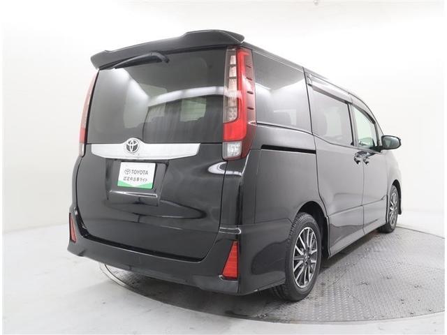 ノア Ｓｉ　フルセグ　メモリーナビ　ＤＶＤ再生　バックカメラ　衝突被害軽減システム　ＥＴＣ　ドラレコ　電動スライドドア　ＬＥＤヘッドランプ　ウオークスルー　乗車定員８人　３列シート（7枚目）