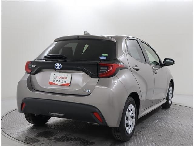 ヤリス ハイブリッドＧ　当社下取りワンオーナー車　ＴＯＹＯＴＡ認定中古車　ディスプレイオーディオ　ＤＶＤ再生　ミュージックプレイヤー接続可　バックカメラ　衝突被害軽減システム　ドラレコ　ＬＥＤヘッドランプ　ワンオーナー（7枚目）