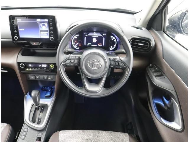 ヤリスクロス ハイブリッドＺ　ＴＯＹＯＴＡ認定中古車　当社下取りワンオーナー車　ミュージックプレイヤー接続可　バックカメラ　衝突被害軽減システム　ＥＴＣ　ＬＥＤヘッドランプ　ワンオーナー　記録簿（10枚目）