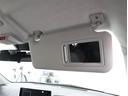 サンバイザーにはエチケットミラーも付いています