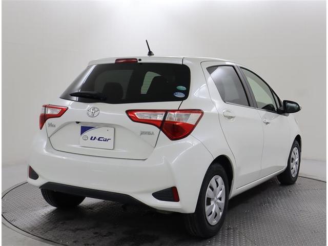 ヴィッツ ジュエラ　１オーナー／トヨタ保証付／記録簿／スマートキー２個／バッテリーチケット／メモリーナビ・ＤＶＤ・地デジ・ＢＴ・ＳＤ録音／バックカメラ／衝突被害軽減システム／ＥＴＣ／左前フロア凹み・キズあり修復歴扱い車（3枚目）