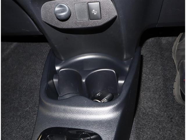 ヴィッツ ジュエラ　１オーナー／トヨタ保証付／記録簿／スマートキー２個／バッテリーチケット／メモリーナビ・ＤＶＤ・地デジ・ＢＴ・ＳＤ録音／バックカメラ／衝突被害軽減システム／ＥＴＣ／左前フロア凹み・キズあり修復歴扱い車（10枚目）