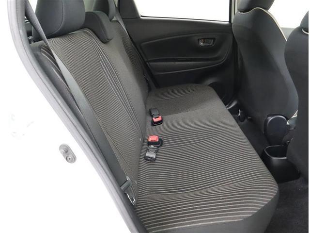 ヴィッツ ジュエラ　１オーナー／トヨタ保証付／記録簿／スマートキー２個／バッテリーチケット／メモリーナビ・ＤＶＤ・地デジ・ＢＴ・ＳＤ録音／バックカメラ／衝突被害軽減システム／ＥＴＣ／左前フロア凹み・キズあり修復歴扱い車（11枚目）